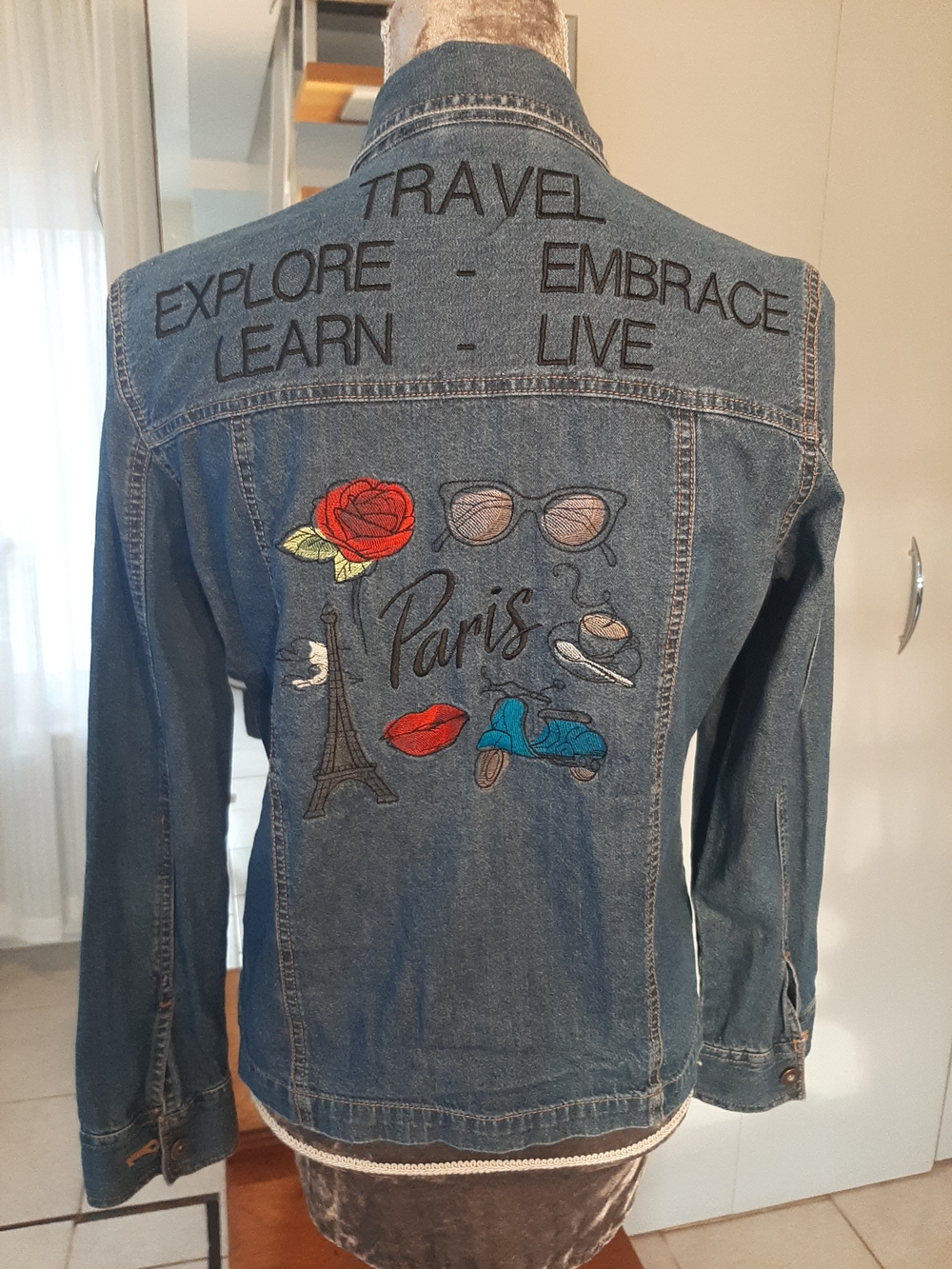 Erikaπ"ENJOY THE JOURNEY-TRAVEL" Denim Jacket, Embroidered Paris Motifs Sz 8/M - Picture 3 of 10